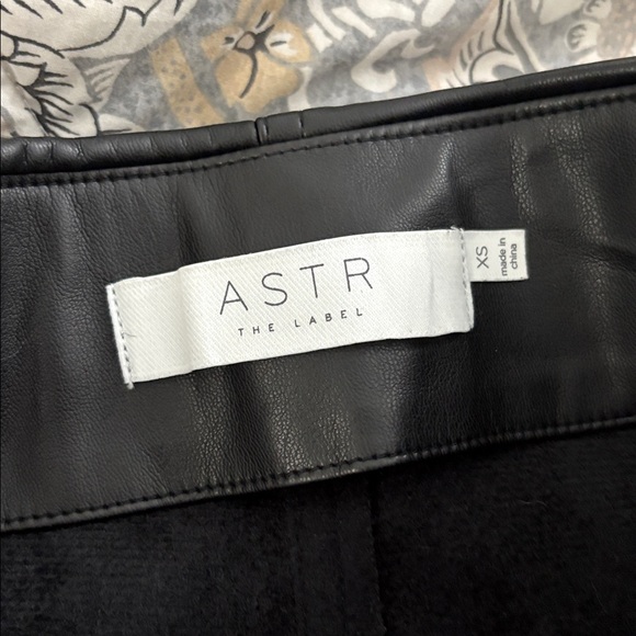 Astr Black Mini Skirt - Picture 2 of 4